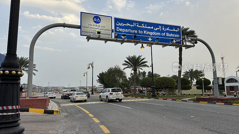 Al Khobar沙特阿拉伯-达曼，法赫德国王铜锣桥之间的沙特阿拉伯和巴林从铜锣岛看到